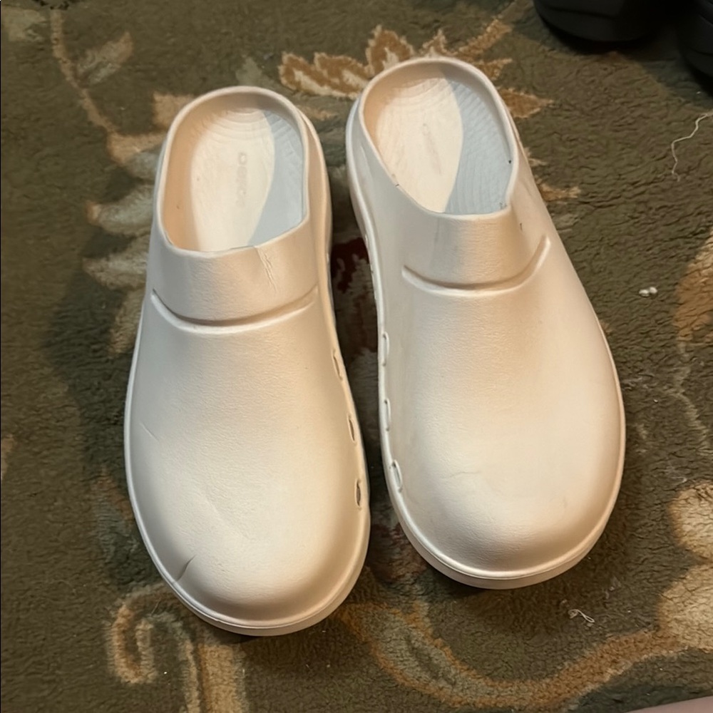 OOFOS White Mules Comfortable Clogs